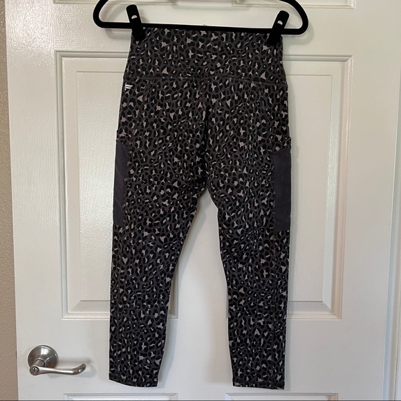 Fabletics High Waisted Leggings Leopard Print Size Small - Picture 2 of 7